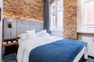 Apartamenty Browar Luxury Old Town Poznań 24h客房内的一张或多张床位