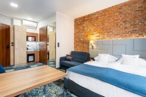Apartamenty Browar Luxury Old Town Poznań 24h客房内的一张或多张床位