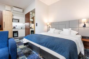 Apartamenty Browar Luxury Old Town Poznań 24h客房内的一张或多张床位