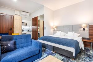 Apartamenty Browar Luxury Old Town Poznań 24h客房内的一张或多张床位