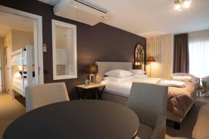 Postel nebo postele na pokoji v ubytování Hotel Lugano