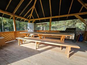 a picnic table in a pavilion with a grill at PolanaKubicy,pl in Nowe Miasto