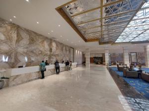 Majoituspaikan Grand Qin Hotel Banjarbaru aula tai vastaanotto