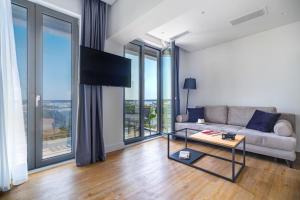 Svetainės erdvė apgyvendinimo įstaigoje Glyfada Riviera Hotel dar 86 nuotraukos