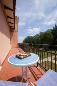 En balkong eller terrasse på Camping Le Marche Apartments