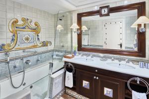 a bathroom with two sinks and a large mirror at Seaside Grand Hotel Residencia - Gran Lujo in Maspalomas