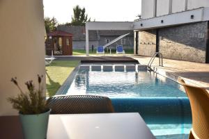 Bazén v ubytování Open Hotel Szentes nebo v jeho okolí