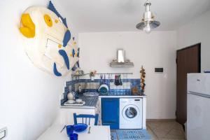 a kitchen with a washing machine and a refrigerator at Al Khalisa Bright and cozy apt at Magione in Palermo