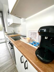 a kitchen with a coffee machine on a counter at Haus Gitta - Wohlfühlen & Genießen in Luckenwalde