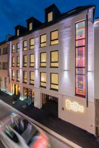 an exterior view of the berkeley hotel at night at The Barthels Boutique Hotel in Würzburg