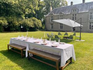 En restaurant eller et andet spisested på Château de Moulins