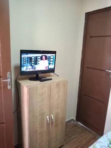 a television sitting on top of a dresser in a bedroom at Casa Container com piscina. Sem a tenda da frente in Bonito