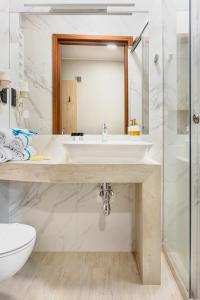 Apartamenty Browar Luxury Old Town Poznań 24h的一间浴室
