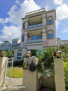a tall building with a fence in front of it at 茶樂二重奏 in Taitung City