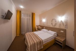 TV a/nebo společenská místnost v ubytování Raziotel Kyiv (Boryspilska)