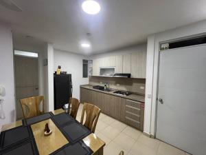 Kuchyň nebo kuchyňský kout v ubytování Hermoso apartamento para descansar en familia