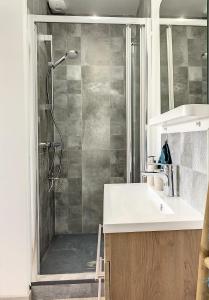 Ett badrum på Chambre Evasion - SDB WC Privatif - Entrée autonome - Grande TV NETFLIX