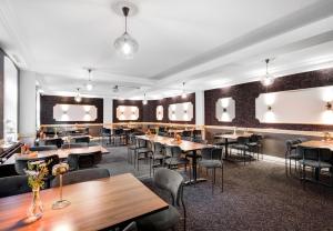 灵克宾酒店餐厅或其他用餐的地方