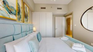 Postel nebo postele na pokoji v ubytování Primestay - DAMAC Zada 1BR, Business Bay