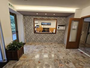 an empty lobby with a mirror and a room at La Casa di Nazareth in Rome