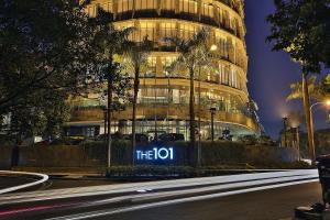 a building with the sign in front of it at THE 1O1 Jakarta Sedayu Darmawangsa in Jakarta