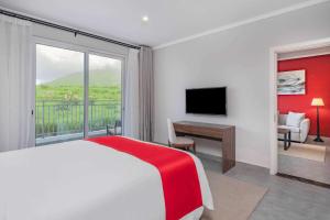 TV a/nebo společenská místnost v ubytování Ramada by Wyndham St Kitts Resort