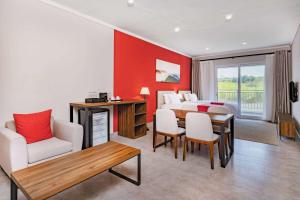 Posezení v ubytování Ramada by Wyndham St Kitts Resort