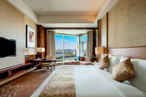 Televiisor ja/või meelelahutuskeskus majutusasutuses JW Marriott Hotel Harbin River North
