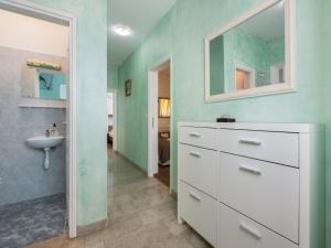 Kúpeľňa v ubytovaní Villa St Nikola with jacuzzi and private swimming pool