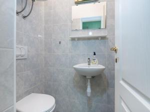Kúpeľňa v ubytovaní Villa St Nikola with jacuzzi and private swimming pool