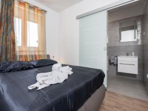 Posteľ alebo postele v izbe v ubytovaní Villa St Nikola with jacuzzi and private swimming pool