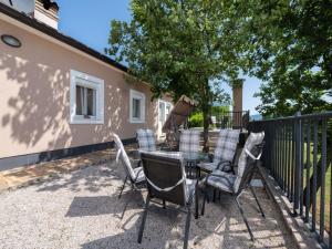 Balkón alebo terasa v ubytovaní Villa St Nikola with jacuzzi and private swimming pool