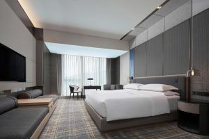 Ένα ή περισσότερα κρεβάτια σε δωμάτιο στο Sheraton Shenzhen Nanshan