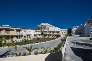 einen Blick vom Balkon eines Resorts in der Unterkunft Napiana Apartments in Ayia Napa