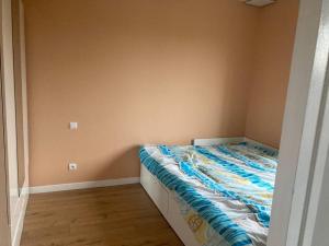 Postel nebo postele na pokoji v ubytování Maison entière T3 avec jardin et parking privatif bien situé