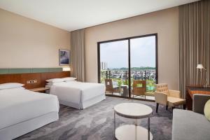 Postel nebo postele na pokoji v ubytování Four Points by Sheraton Guangdong, Heshan