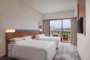 Postel nebo postele na pokoji v ubytování Four Points by Sheraton Guangdong, Heshan