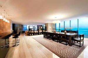 Posezení v ubytování Four Points by Sheraton Qingdao, West Coast