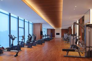 Fitness centrum a/nebo fitness zařízení v ubytování Four Points by Sheraton Guangdong, Heshan