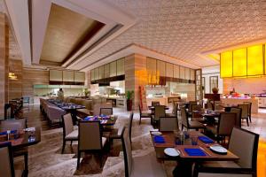 En restaurant eller et spisested på Sheraton Daqing Hotel