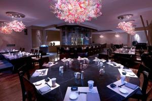En restaurant eller et spisested på Sheraton Daqing Hotel