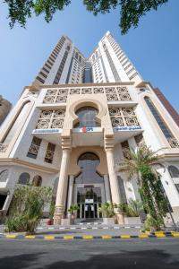 a large white building with a lot of windows at Alolayan Diamond Hotel in Mecca