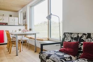 Een keuken of kitchenette bij ScraB&Ble Ecologische gastenkamers