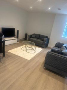 a living room with a couch and a table at Flat beckenham road in Beckenham