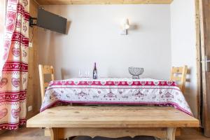 Postel nebo postele na pokoji v ubytování Résidence Les Temples du Soleil - Val Thorens + 37 fotografií