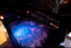 an overhead view of a pool at night at La suite M in Verviers