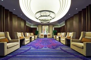 a waiting room with chairs and a large ceiling at Four Points By Sheraton Guilin Lingui in Guilin