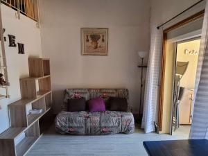 Posedenie v ubytovaní Villa 6 pers avec piscine, clim et parking à 1 km de la plage - FR-1-607-155