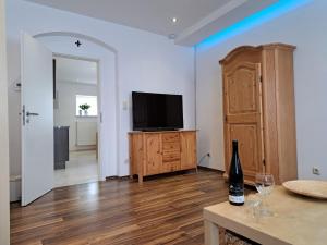 TV a/nebo společenská místnost v ubytování Ferienwohnung Am Altstadtring