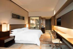 Postel nebo postele na pokoji v ubytování Four Points by Sheraton Hefei Shushan